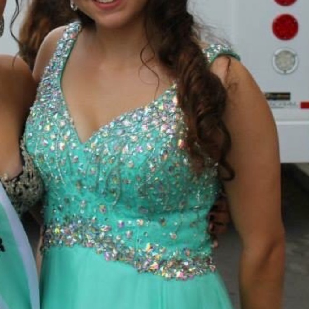 Prom Dress! - Picture 3 of 7